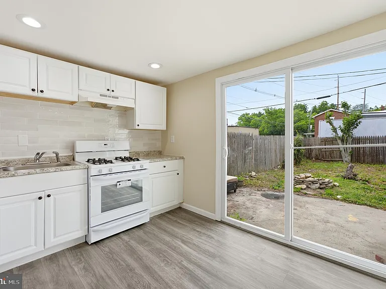 93 Washington St #1 — Photo 11
