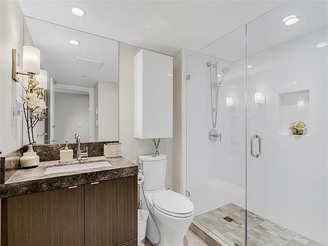 1st image of 112 E 13th St #602