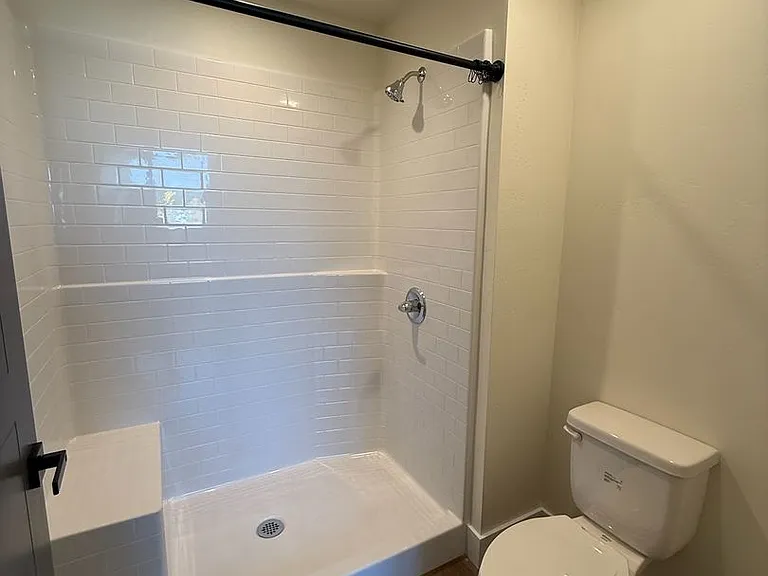 702 Victory Ln — Photo 33