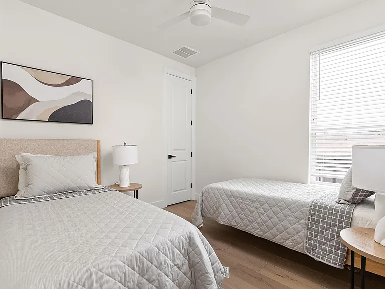 1402 Summit St #A — Photo 12