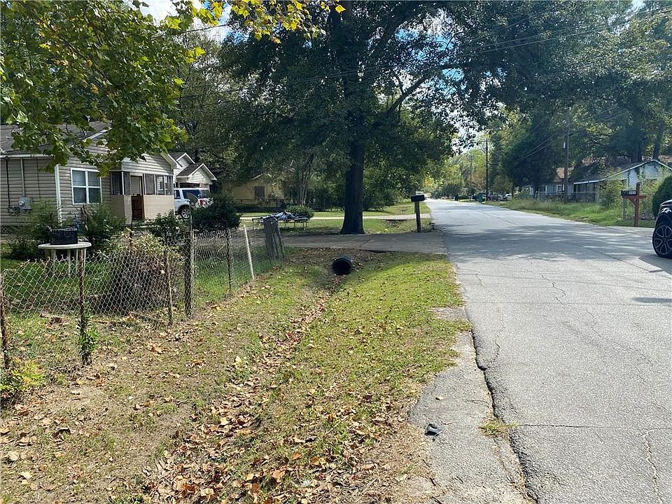 2nd image of 906 Winston Rd
