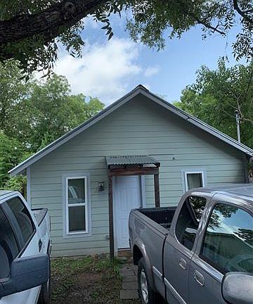 4th image of 581 E College St