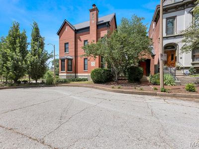 2355 Albion Pl APT B, Saint Louis, MO, 63104