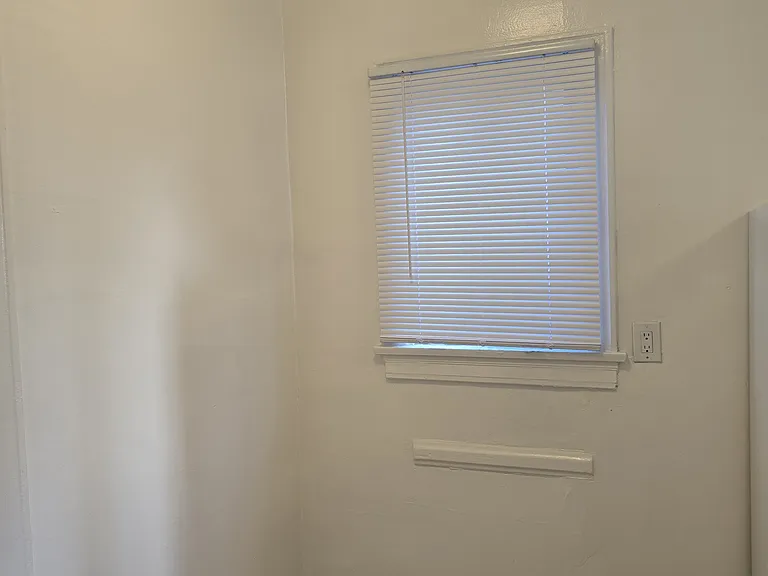 2812 3/4 Hillcrest Dr — Photo 11