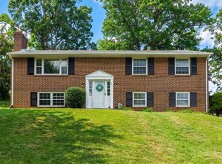 906 Ridgecrest Cres, Staunton, VA 24401