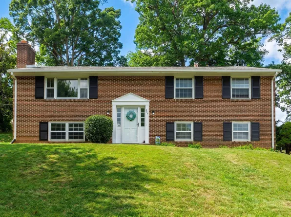 906 Ridgecrest Cres, Staunton, VA 24401