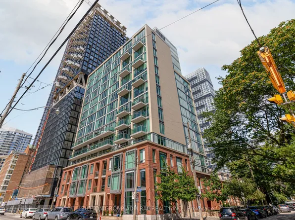 220 George St #Townhouse 2, Toronto, ON M5A 2N1