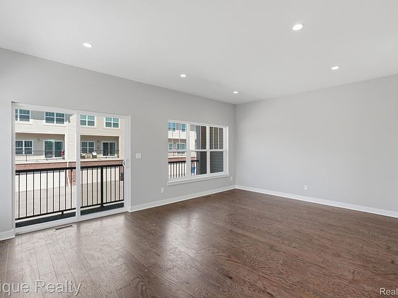 5th image of 25495 Grandview Ln #25