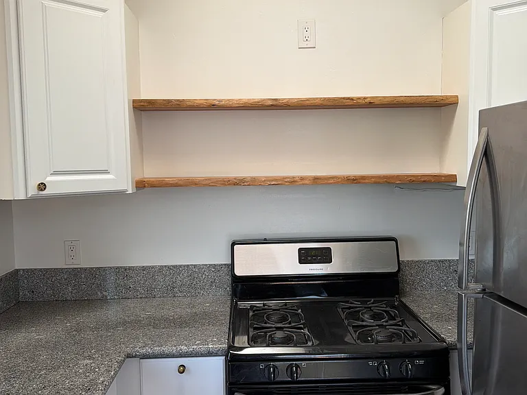 8401 Sunrise Ave — Photo 12
