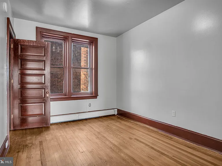 727 E Market St — Photo 24
