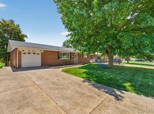 314 Charing Ln, Saint Louis, MO 63125