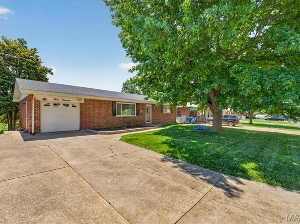 314 Charing Ln, Saint Louis, MO 63125