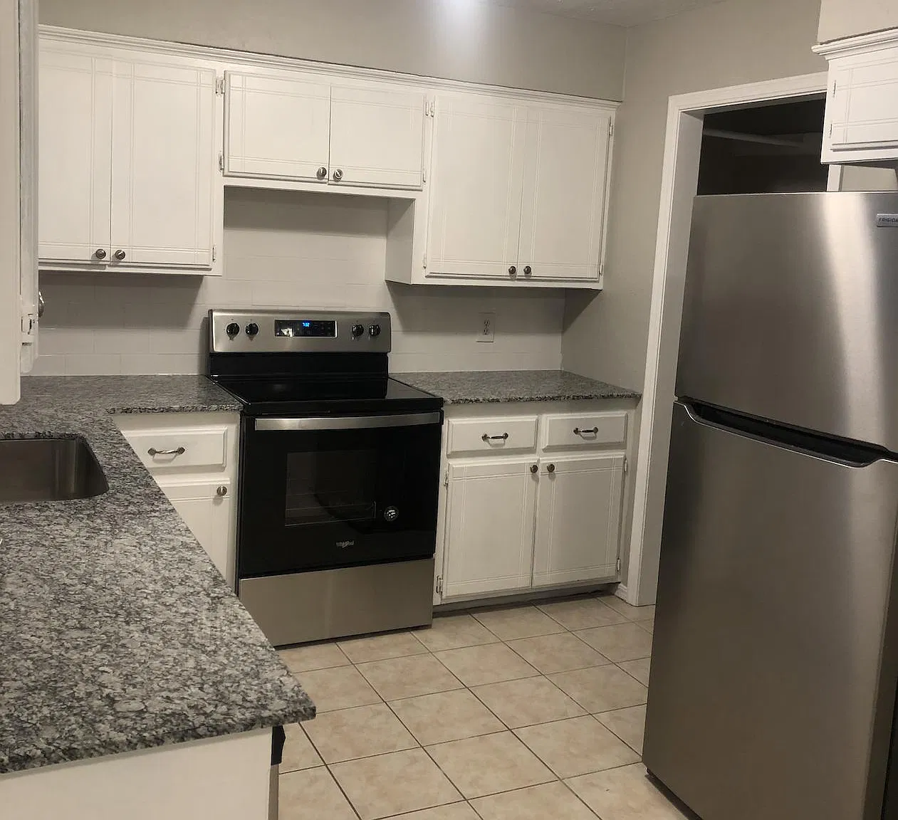 2621 W Orbit Dr — Photo 4