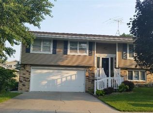 2323 N 5th Ave E, Newton, IA 50208