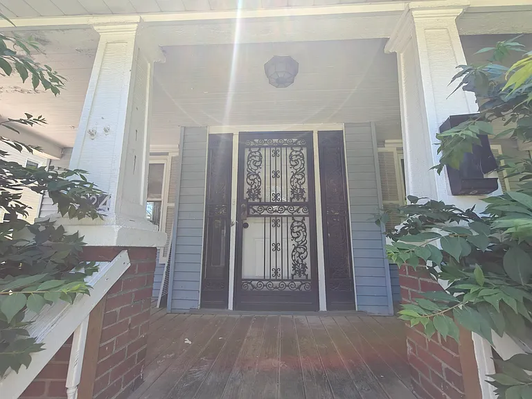 1024 Whittier Ave — Photo 4