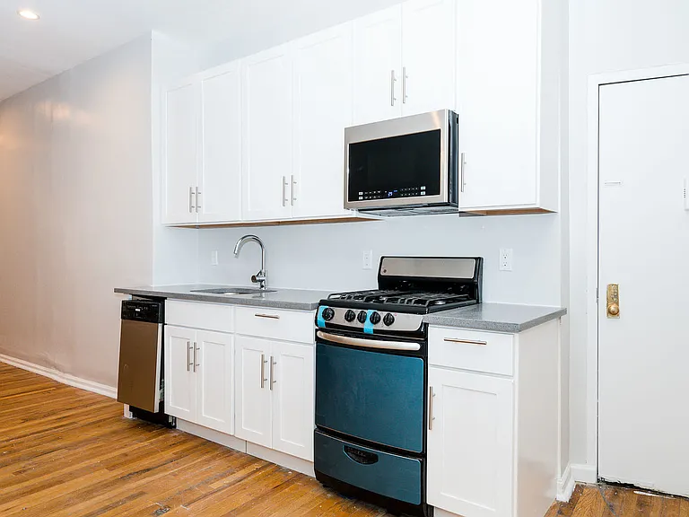 309 Jefferson St #4L — Photo 2