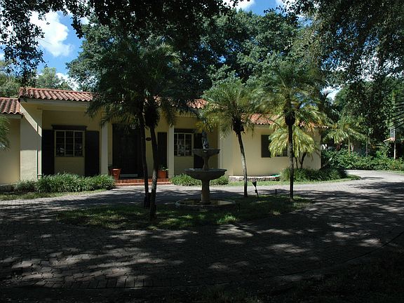 3rd image of 5726 Granada Blvd