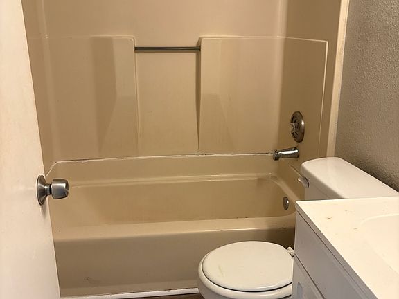 2nd image of 2206 W Hickory St APT 4