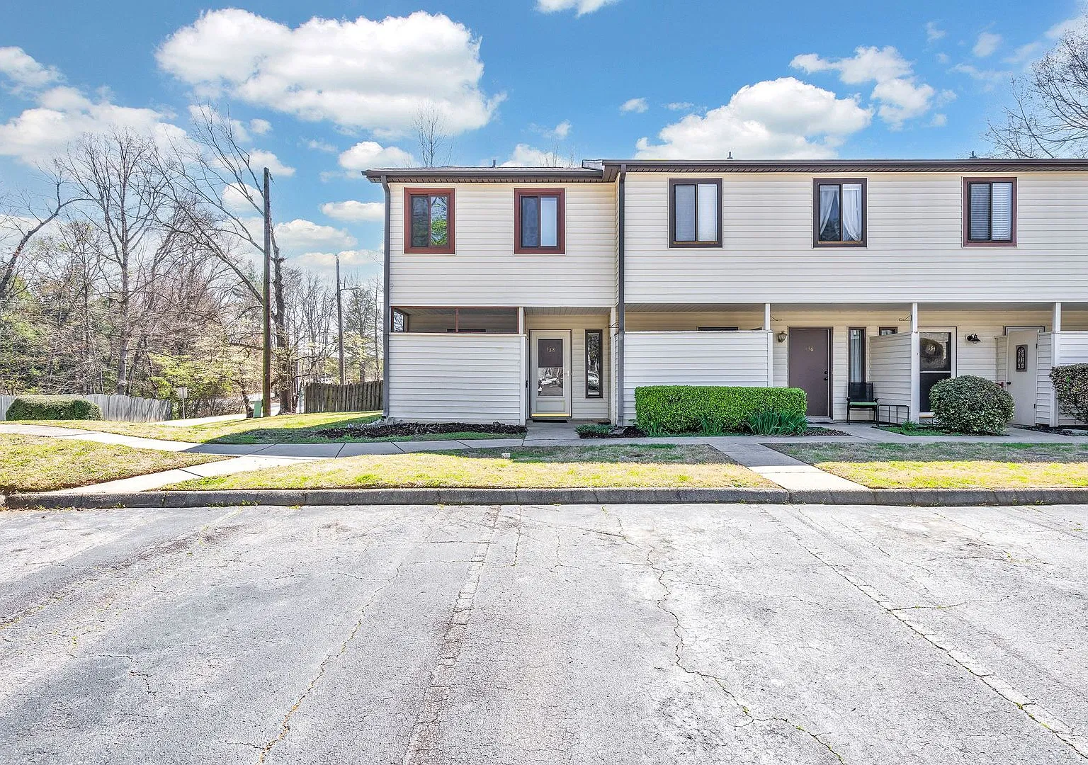 Taylors - 2Bd/2.5Ba, 1200SF — Photo 2