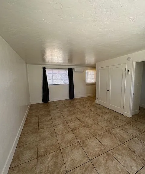15-33 N Longfellow Ave #27 — Photo 3