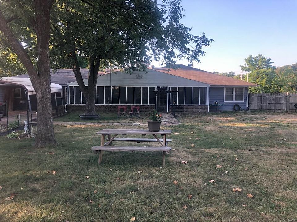 2nd image of 105 E 5th St