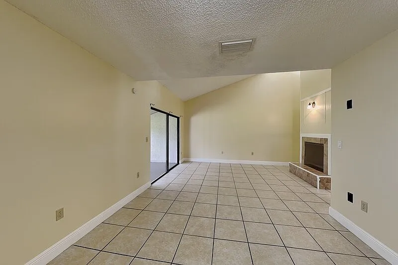 3 bed, 2.5 bath, 1671 sqft, $1,495 — Photo 4