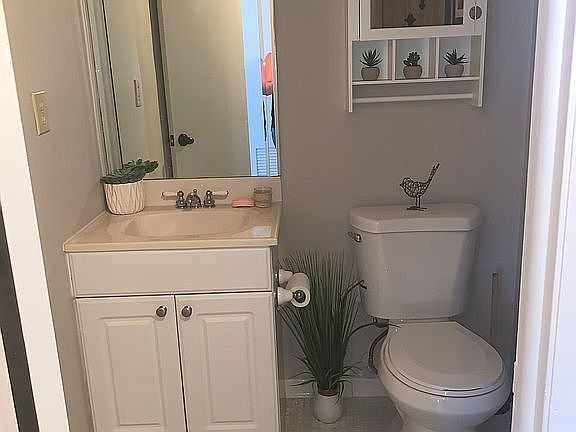 3rd image of 90 Edgewater Dr APT 1220