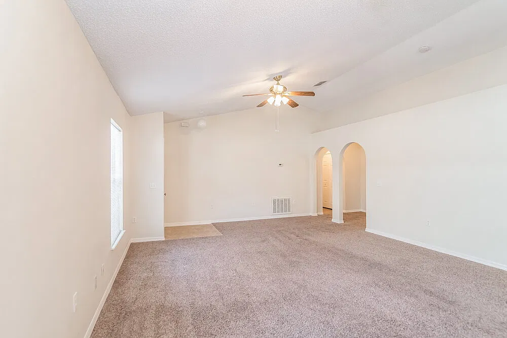 3 bed, 2.0 bath, 1432 sqft, $1,810 — Photo 4