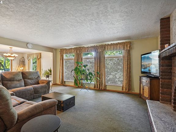 3rd image of 17395 SE Colina Vista Ave