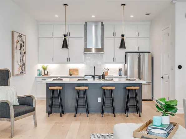 124 S Cooper St, Arlington, TX 76013