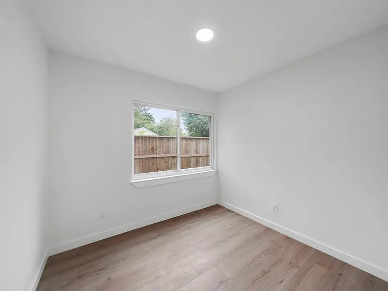 5127 Ditmas Ln — Photo 43
