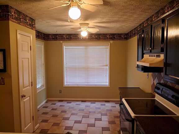 3rd image of 5109 Hill Farm Dr NE