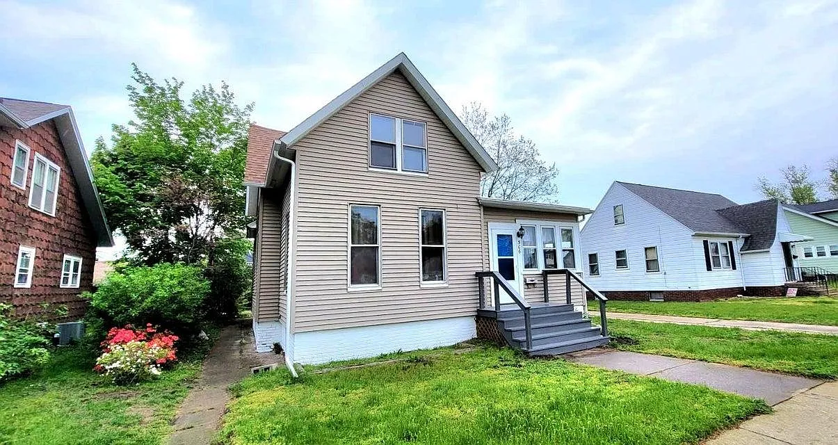 3 bed, 3123 sqft, $1,750 — Photo 1