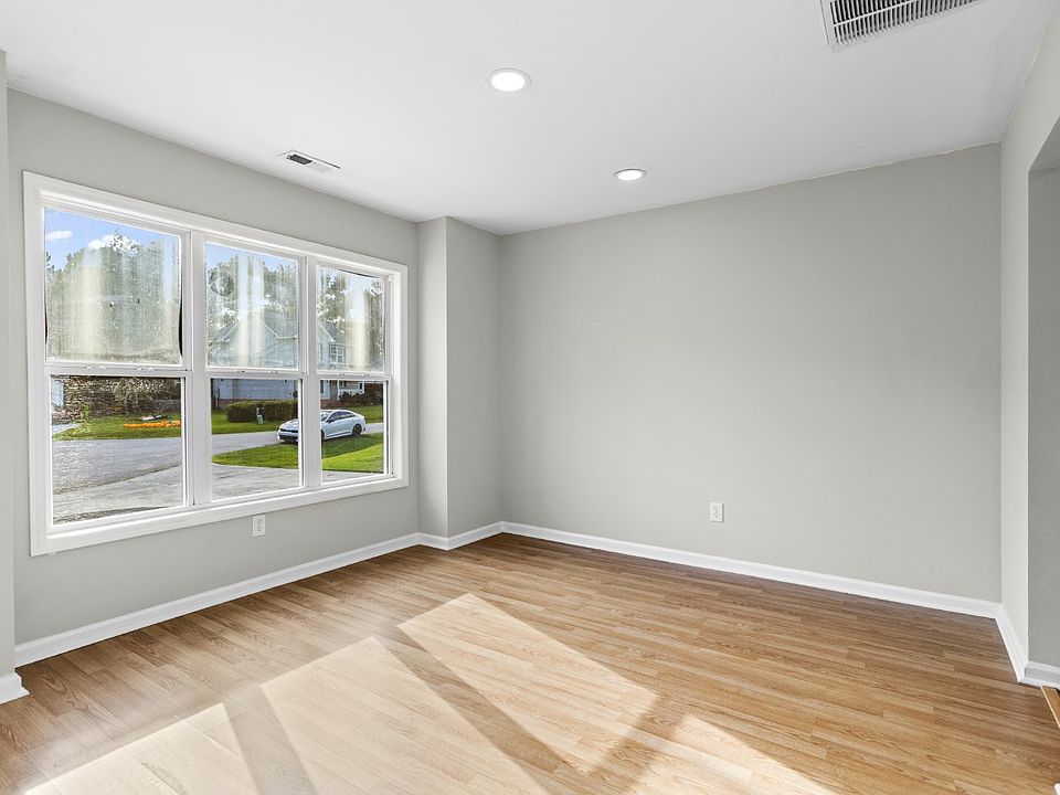 1st image of 309 E Regent Ct