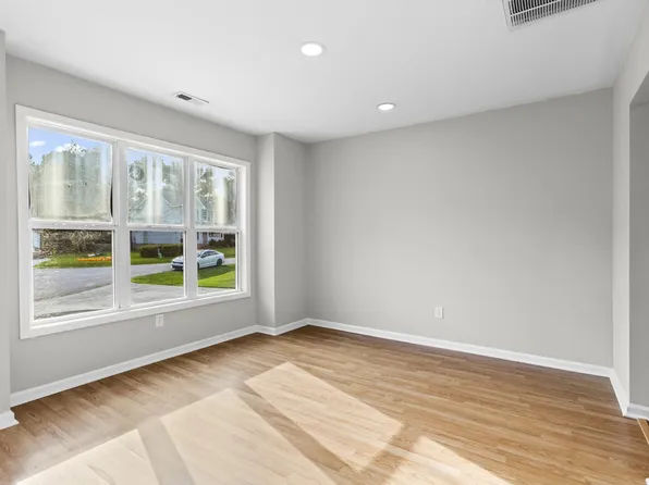 309 E Regent Ct, Jacksonville, NC 28546