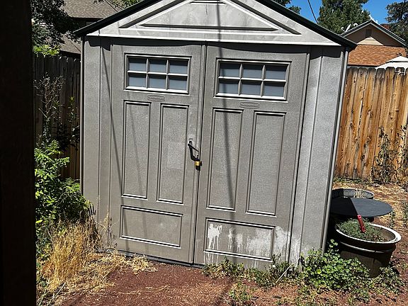 4th image of 468 E 3rd Ave