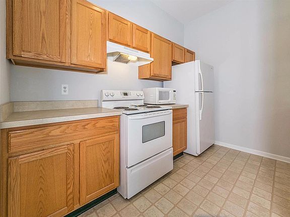 4th image of 2777 S Knightsbridge Cir