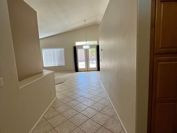 4th image of 1103 E Windsor Dr