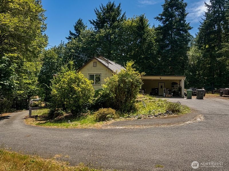 2nd image of 991 E North Bay Road