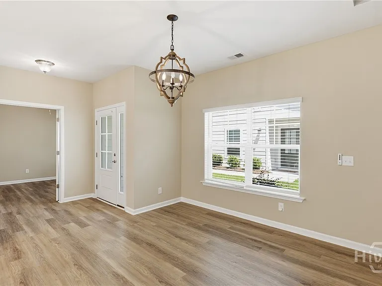 130 Danbury Ct — Photo 5