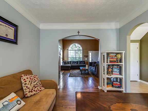 5th image of 105 Bartlett Ln