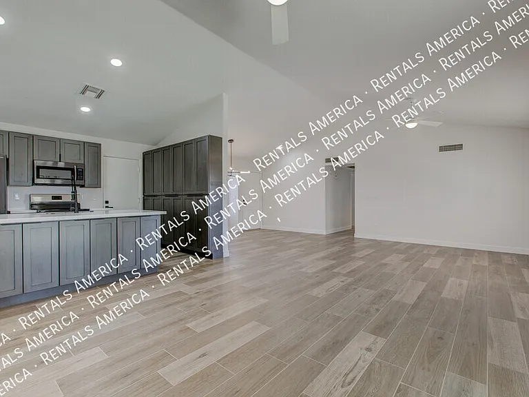 819 W Ross Ave — Photo 10