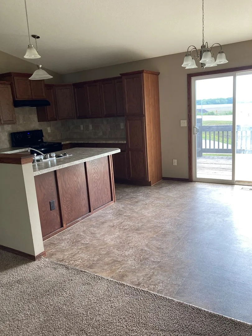 5546 Meadowview — Photo 3