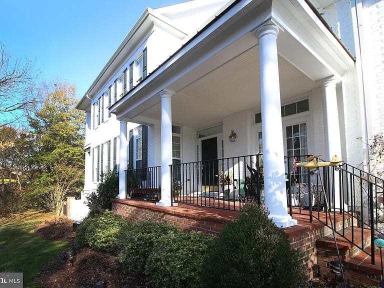 18400 Lanier Island Sq — Photo 42