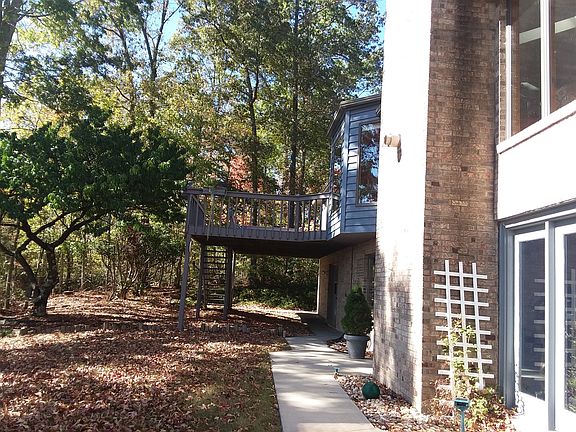 5th image of 33 Brambleton Ct