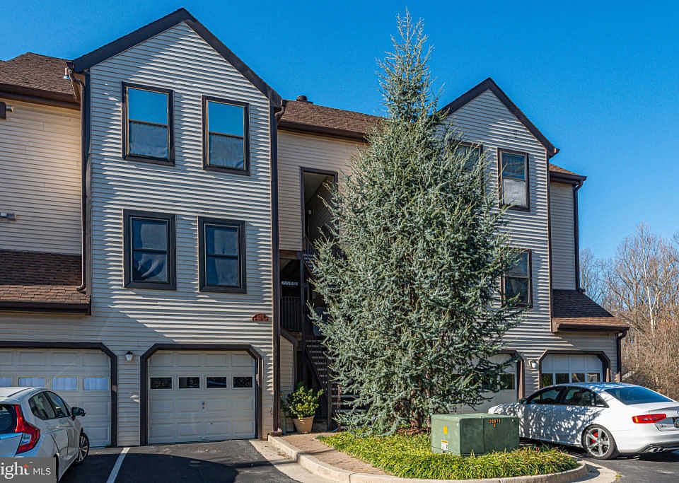 1st image of 3802 Ski Lodge Dr APT 208