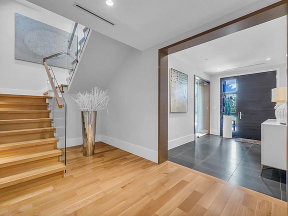 5th image of 2728 Highview Pl