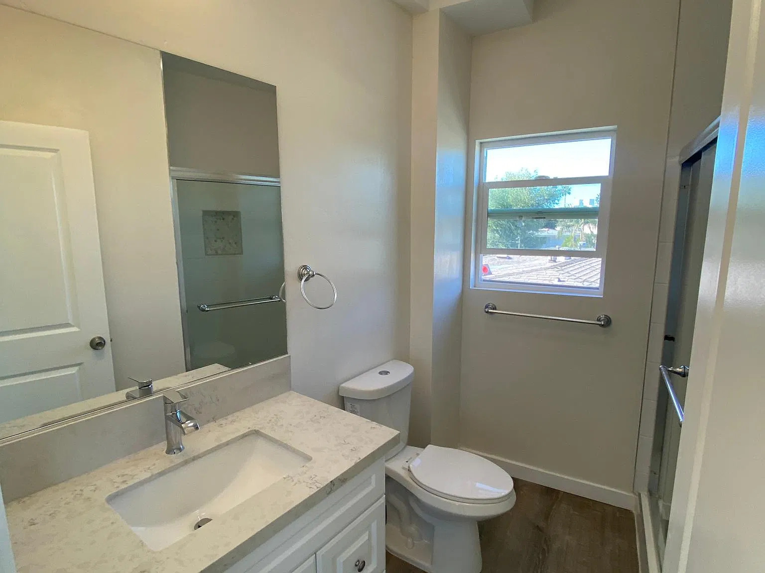 4 bed, 1200 sqft, $5,450 — Photo 2