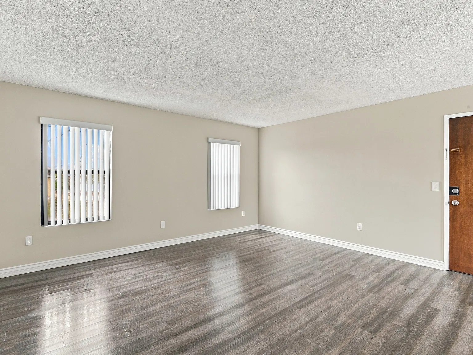2 bed, 1.5 bath, 900 sqft, $2,350 — Photo 3