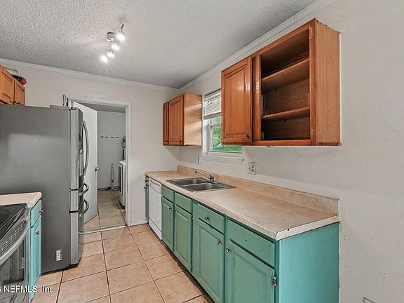 3rd image of 2842 HOMESTEAD Road